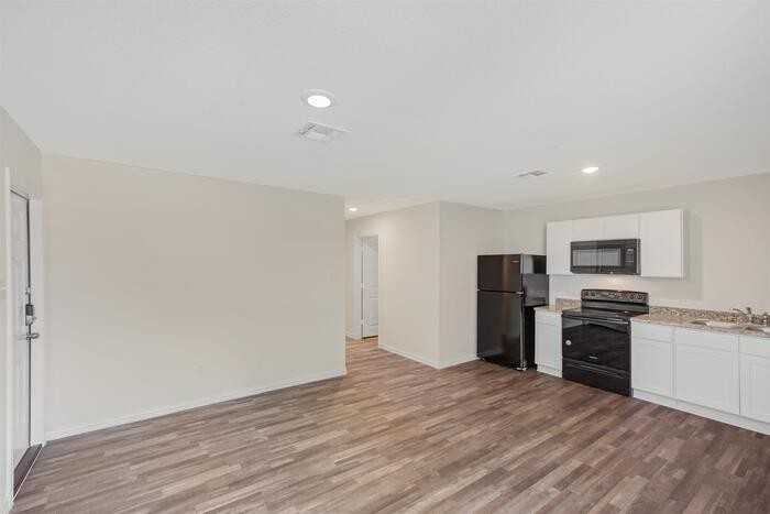 2209 8th St #A - Photo 4 of 14