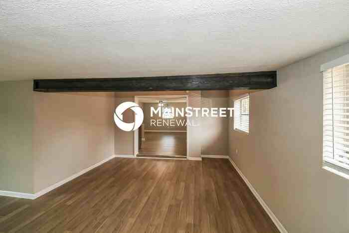 335 Bonnlyn Dr - Photo 3 of 16