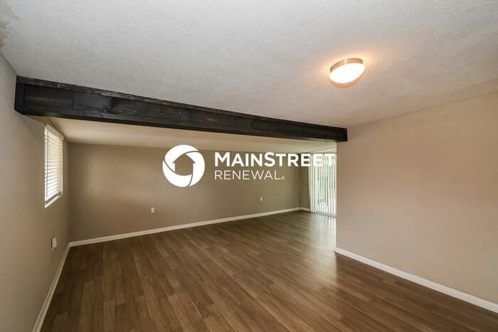 335 Bonnlyn Dr - Photo 4 of 16