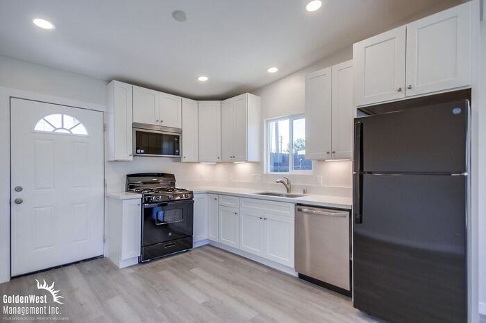 3983 King St #3983 - Photo 3 of 21