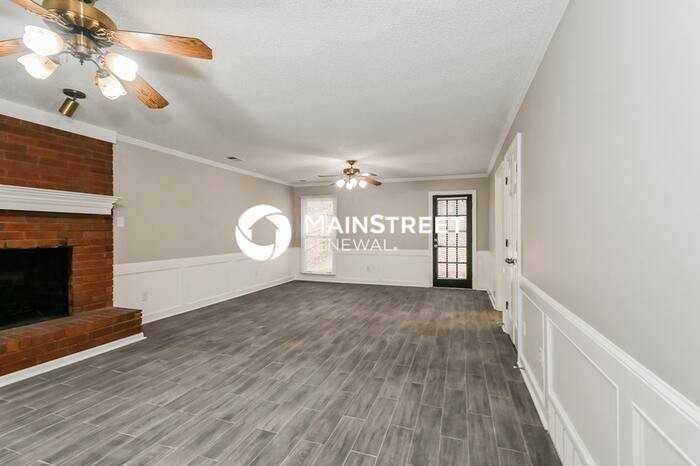 2231 Oak Hollow Ln - Photo 4 of 17