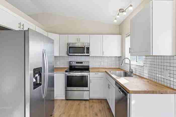 926 Daffodil St - Photo 7 of 29