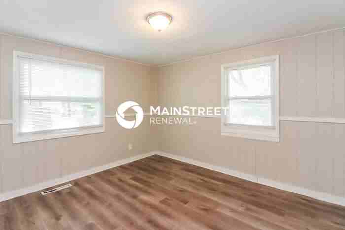 8067 Norwich Dr - Photo 7 of 15