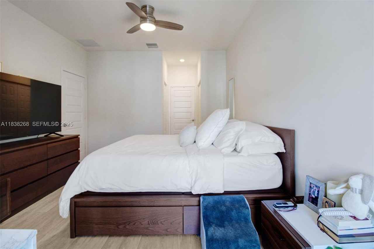 4656 Northwest 83rd Parkway #0 - Photo 3 of 49