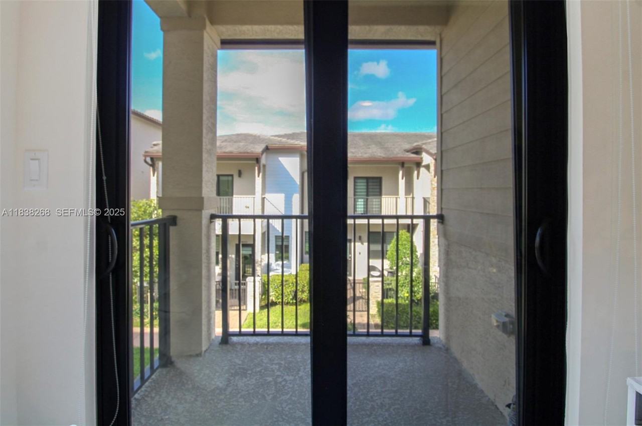 4656 Northwest 83rd Parkway #0 - Photo 5 of 49