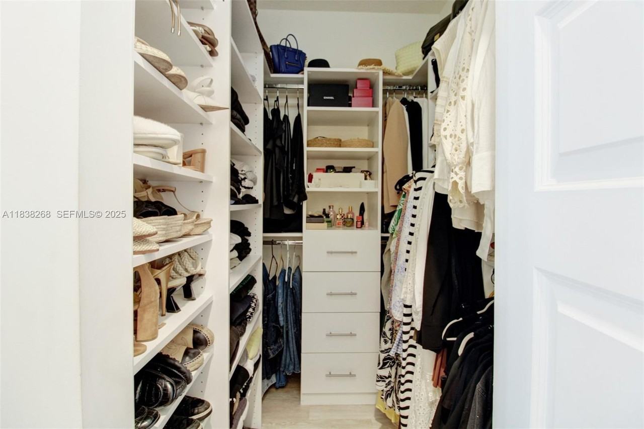 4656 Northwest 83rd Parkway #0 - Photo 6 of 49