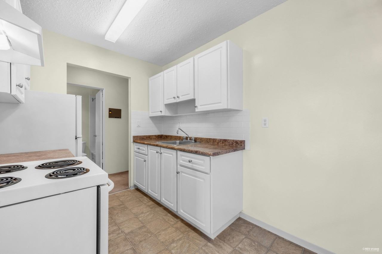 FERNDALE COURT - Photo 6 of 50