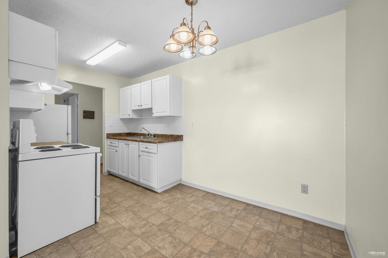 FERNDALE COURT - Photo 7 of 50