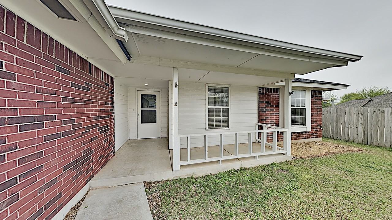 604 Bluegrass Ln - Photo 2 of 20