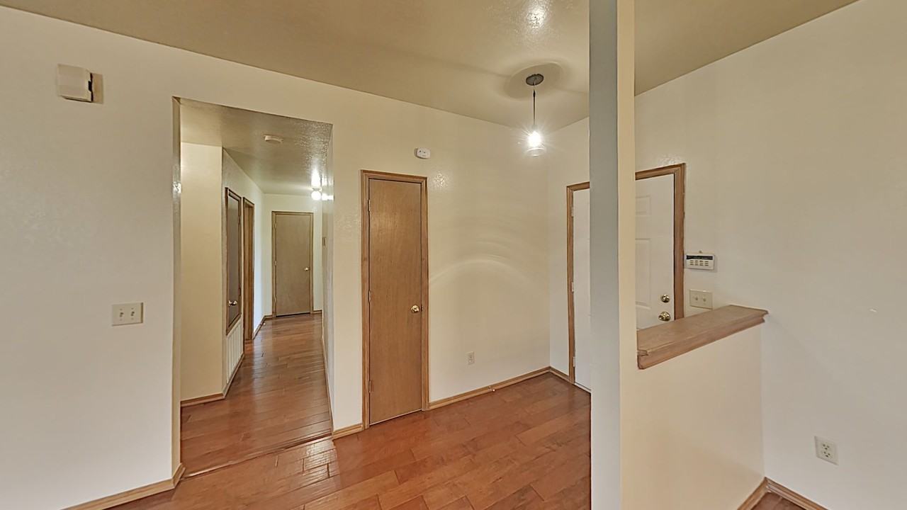 604 Bluegrass Ln - Photo 4 of 20