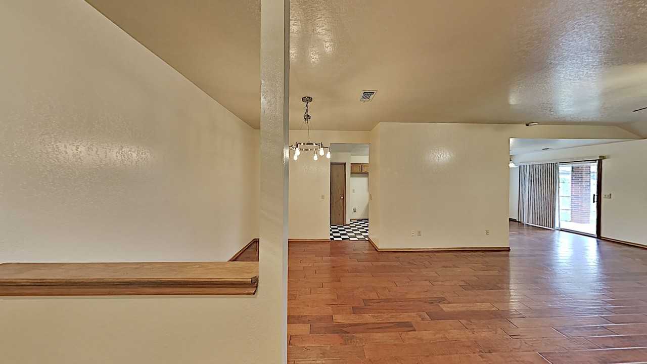 604 Bluegrass Ln - Photo 5 of 20