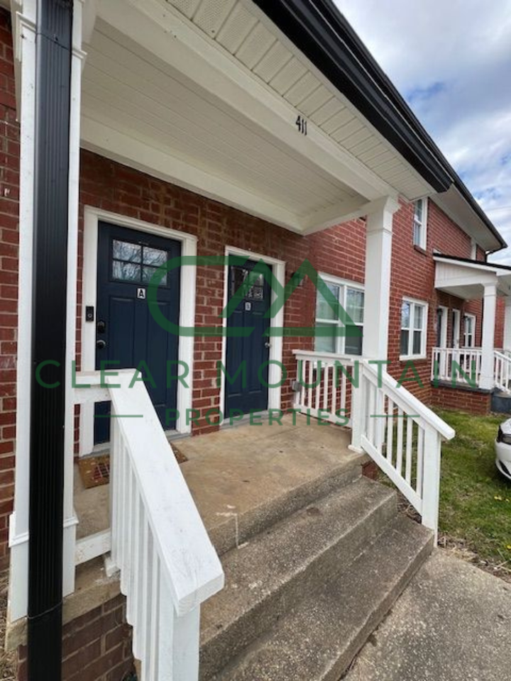 411 Hagood St - Photo 2 of 9