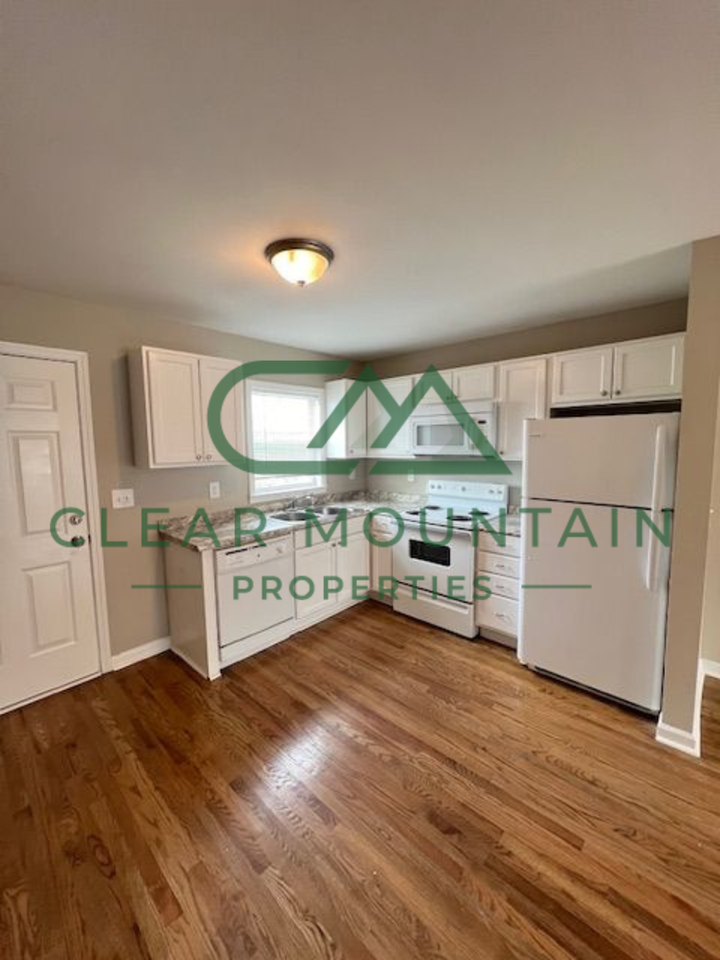 411 Hagood St - Photo 3 of 9