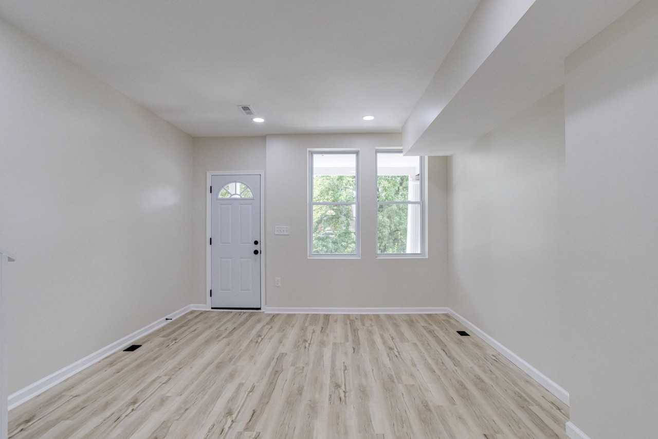 2702 Beryl Ave - Photo 5 of 24