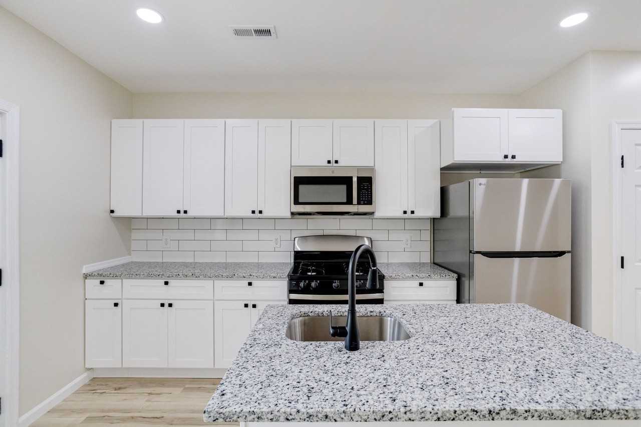 2702 Beryl Ave - Photo 7 of 24