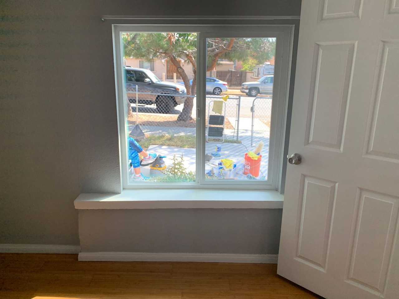 917 E 6th St - Photo 5 of 6