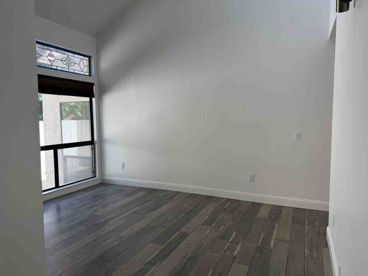 109 N Grant Ln #8473001001 - Photo 3 of 40