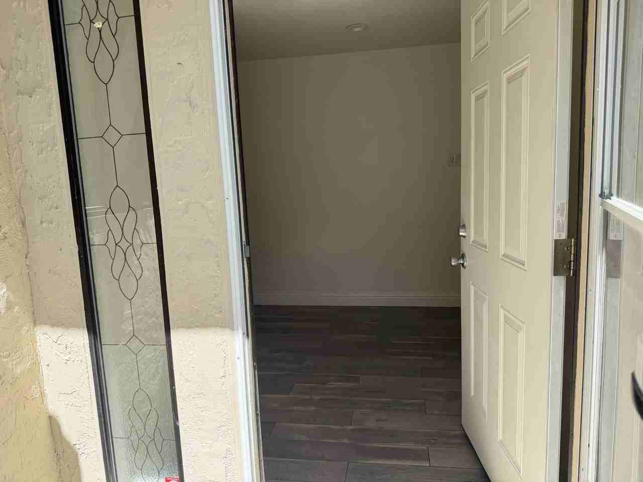 109 N Grant Ln #8473001001 - Photo 4 of 40