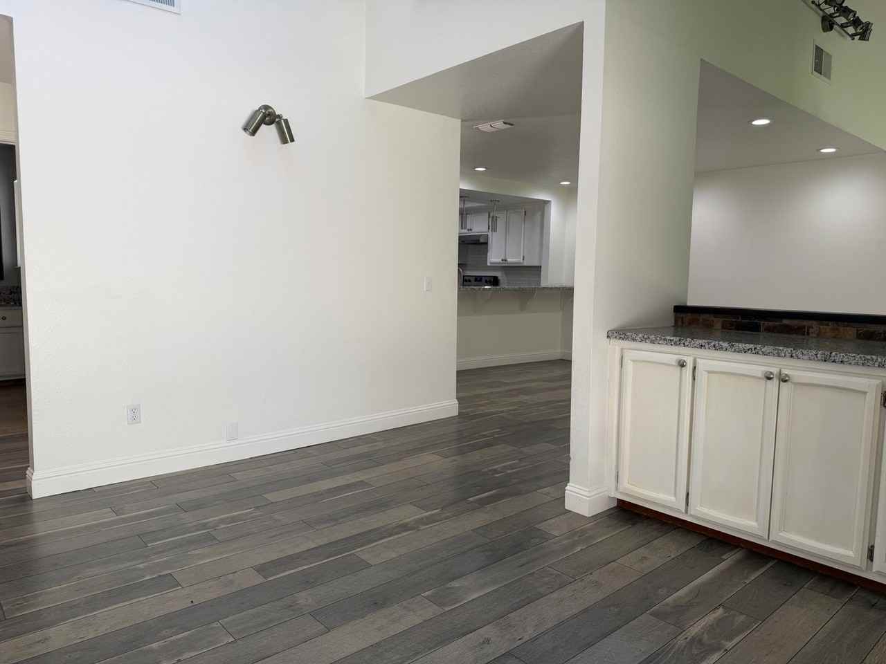 109 N Grant Ln #8473001001 - Photo 5 of 40