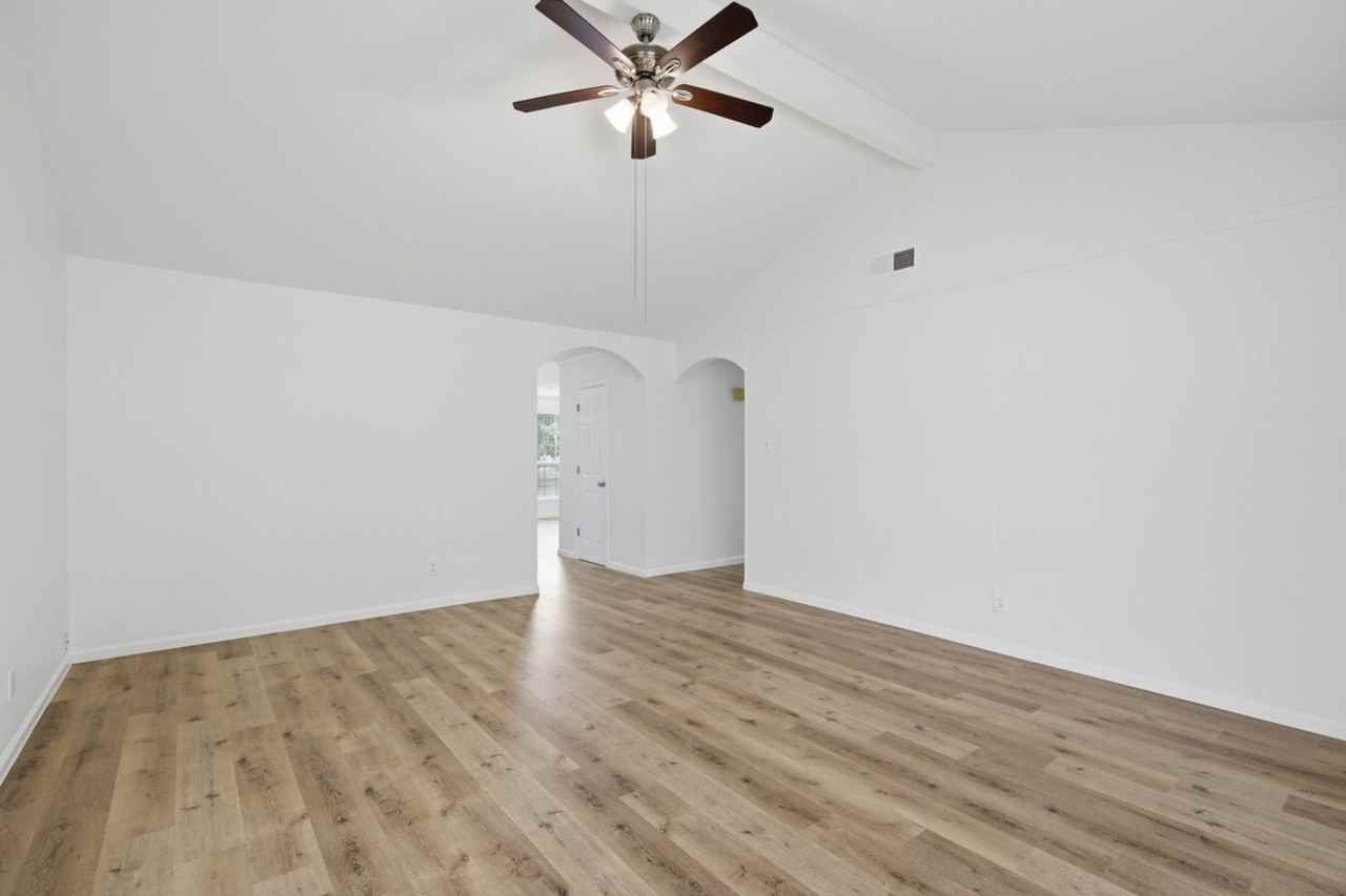 6011 Bankside Dr - Photo 7 of 30