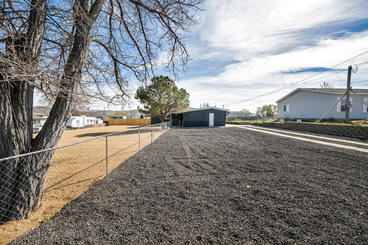 360 Westbrook Ln - Photo 6 of 43