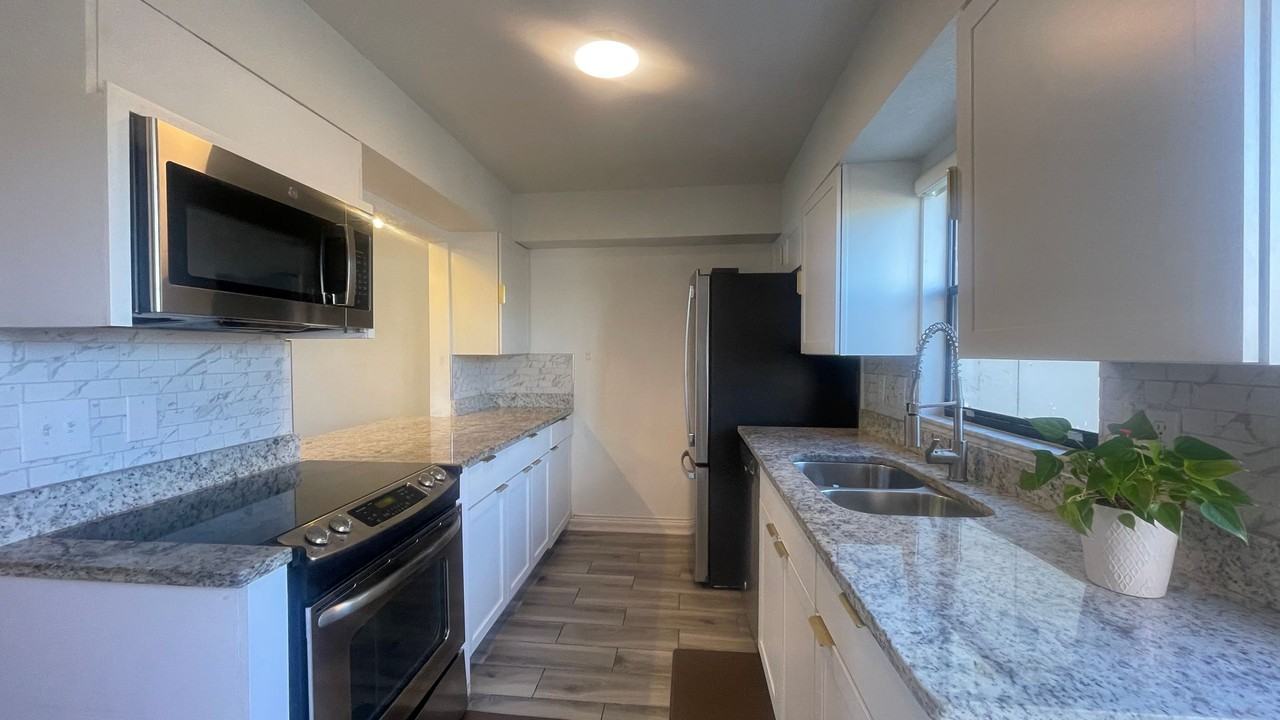 1718 Silver Creek Ct #102 - Photo 6 of 23