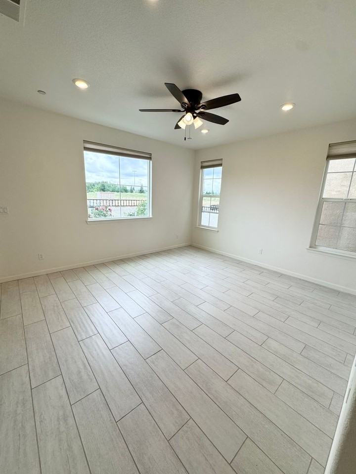 5033 Denholme Ln - Photo 4 of 21