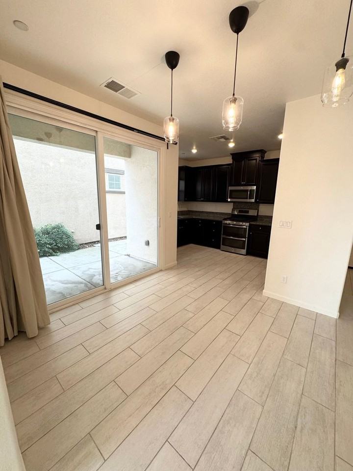 5033 Denholme Ln - Photo 5 of 21