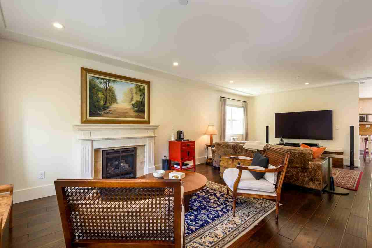 52 Hillview Ave - Photo 5 of 33