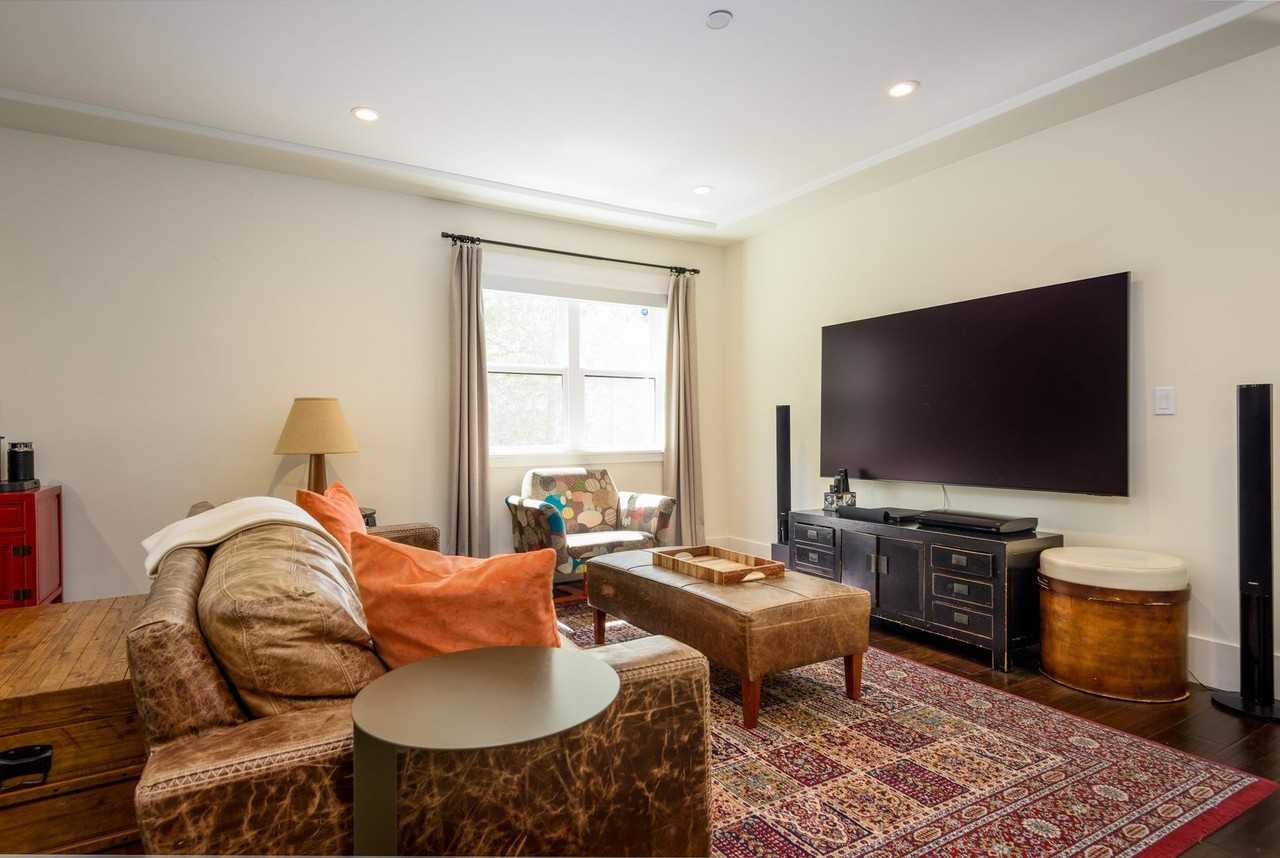 52 Hillview Ave - Photo 7 of 33