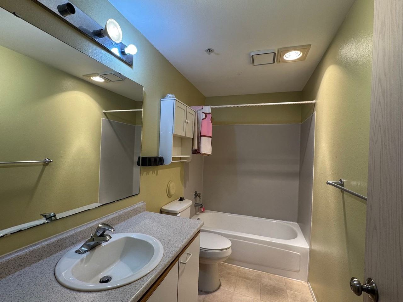 5000 Lake Washington Blvd Ne #E101 - Photo 2 of 26