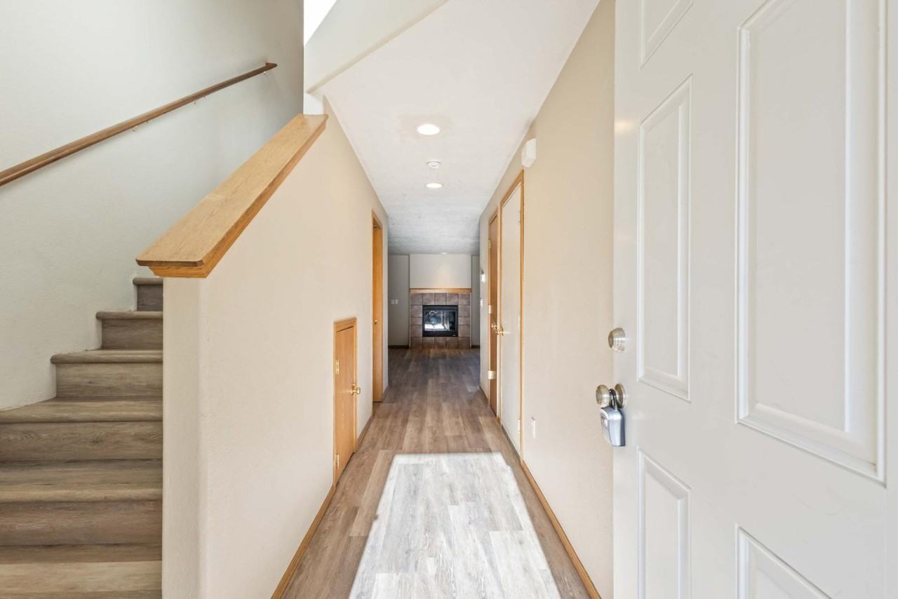 1464 Sw 16th St - Photo 3 of 11