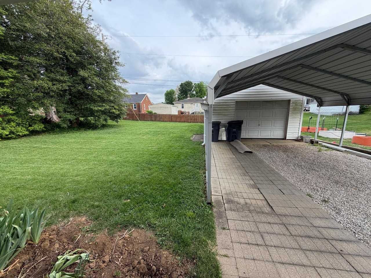 2201 E Eichel Ave - Photo 3 of 12