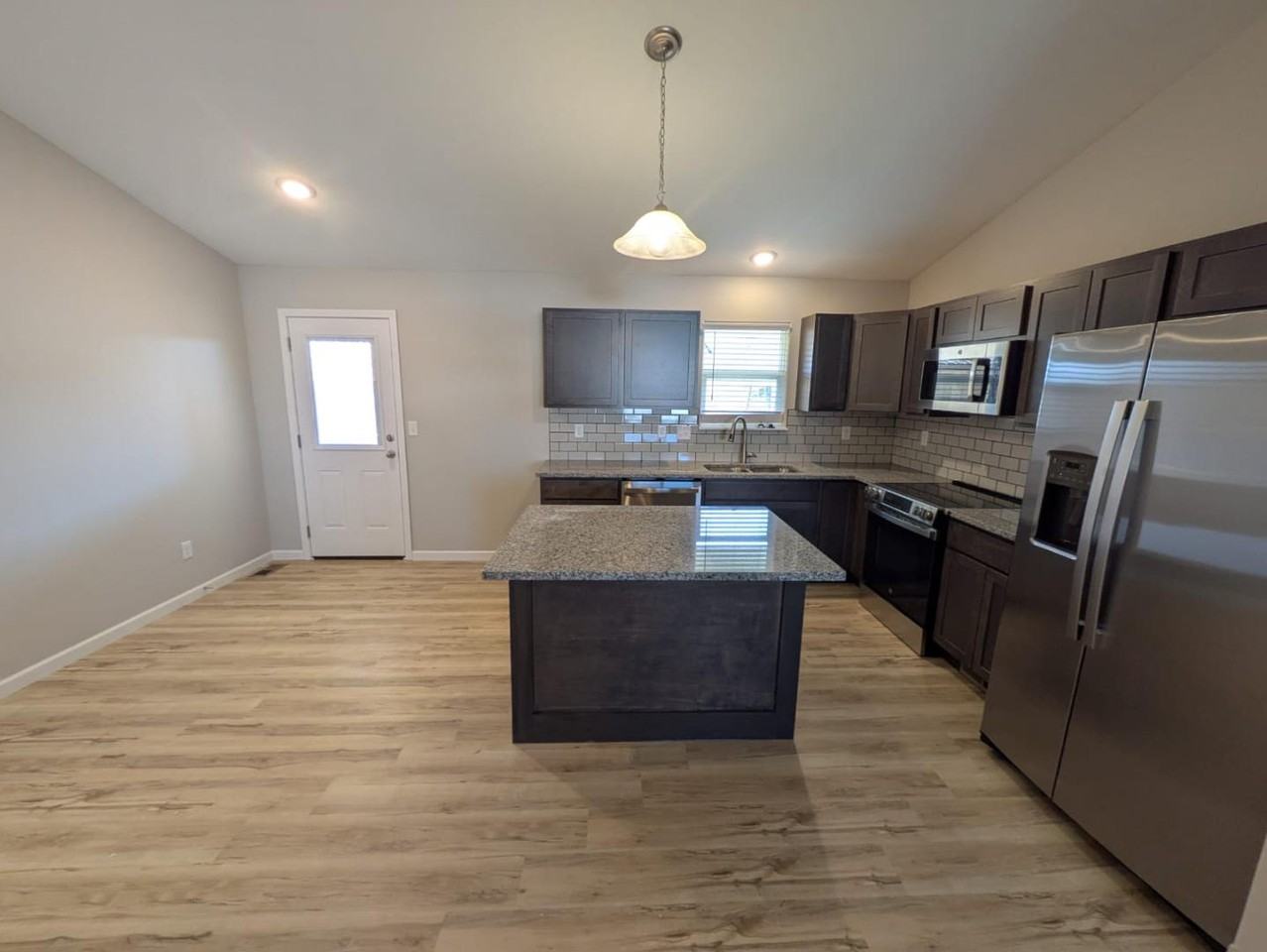 Fox Pointe Ct - Photo 3 of 10