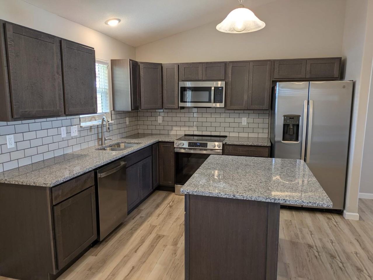 Fox Pointe Ct - Photo 4 of 10