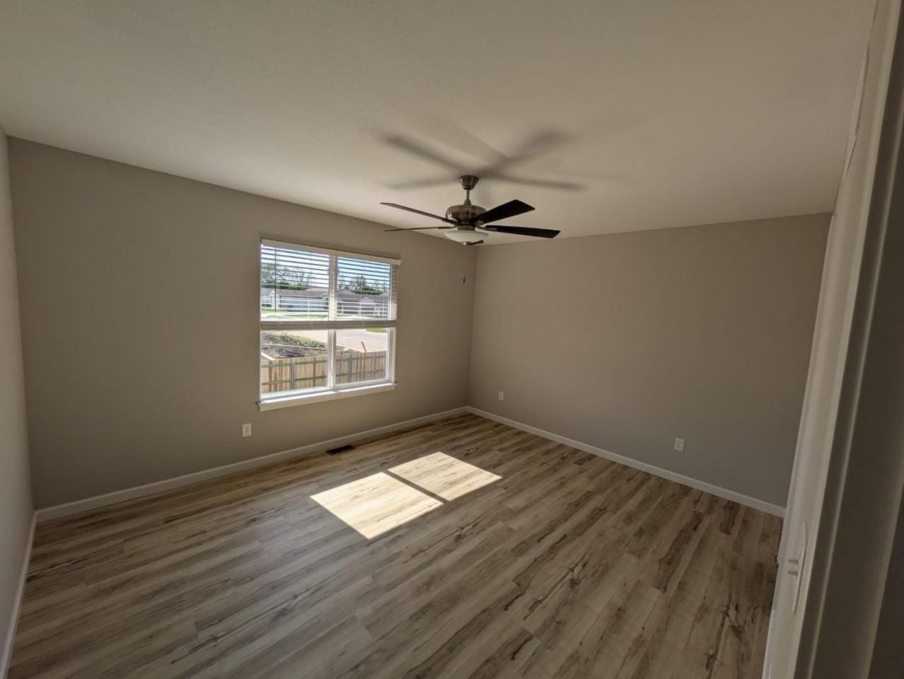 Fox Pointe Ct - Photo 5 of 10