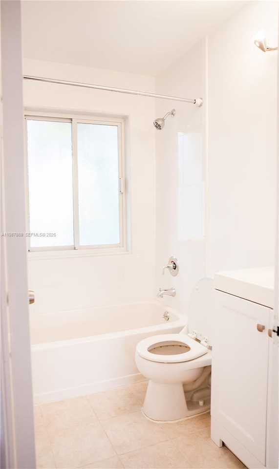 7523 Southwest 109th Avenue - Photo 2 of 16