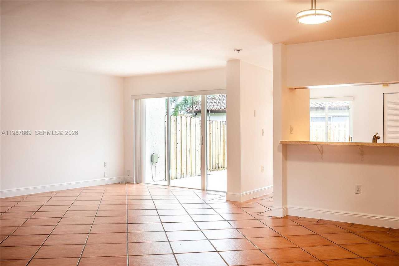 7523 Southwest 109th Avenue - Photo 4 of 16