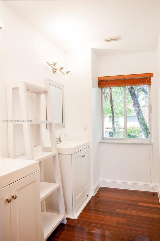 7523 Southwest 109th Avenue - Photo 5 of 16