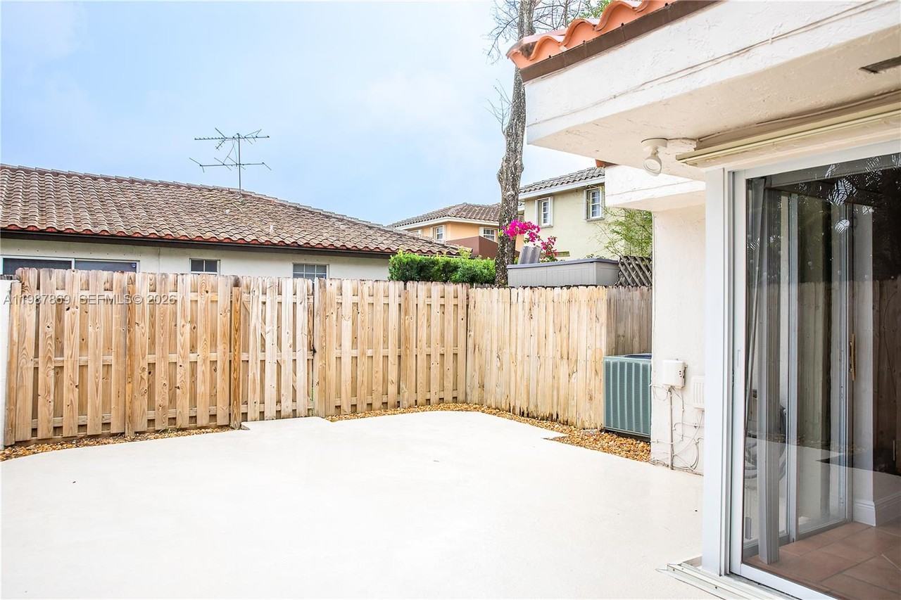 7523 Southwest 109th Avenue - Photo 7 of 16