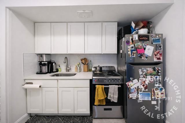 143 Montague St #4R - Photo 4 of 7