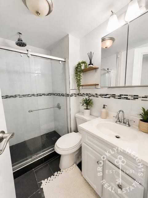 143 Montague St #4R - Photo 7 of 7