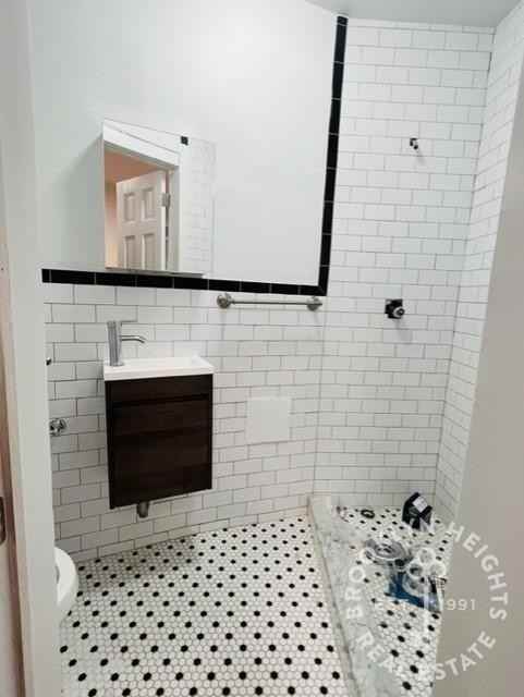 Remsen St #2 - Photo 5 of 6