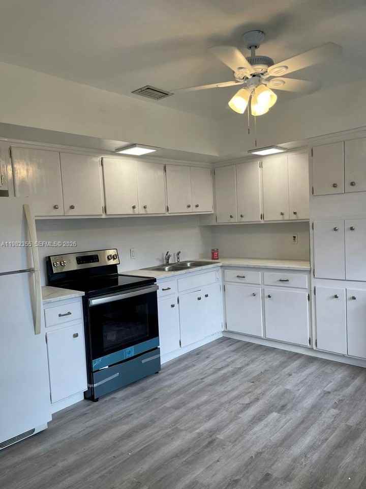 820 Southeast 12th Court #1 - Photo 2 of 8