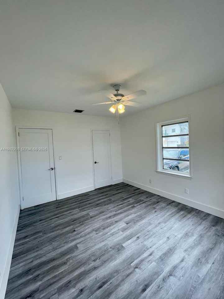 820 Southeast 12th Court #1 - Photo 4 of 8