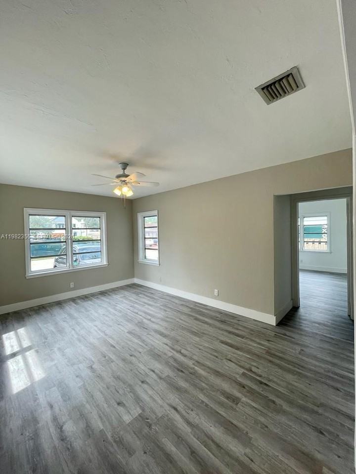 820 Southeast 12th Court #1 - Photo 3 of 8