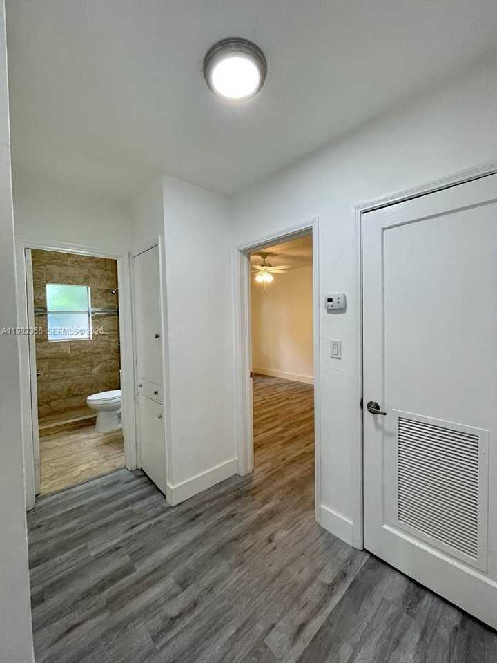 820 Southeast 12th Court #1 - Photo 5 of 8