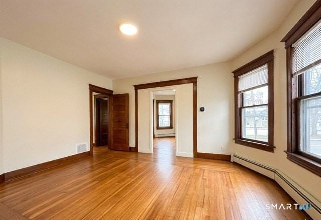 341 Stanley St - Photo 6 of 15