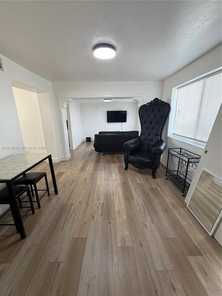 506 Northwest 60th Way - Photo 5 of 17