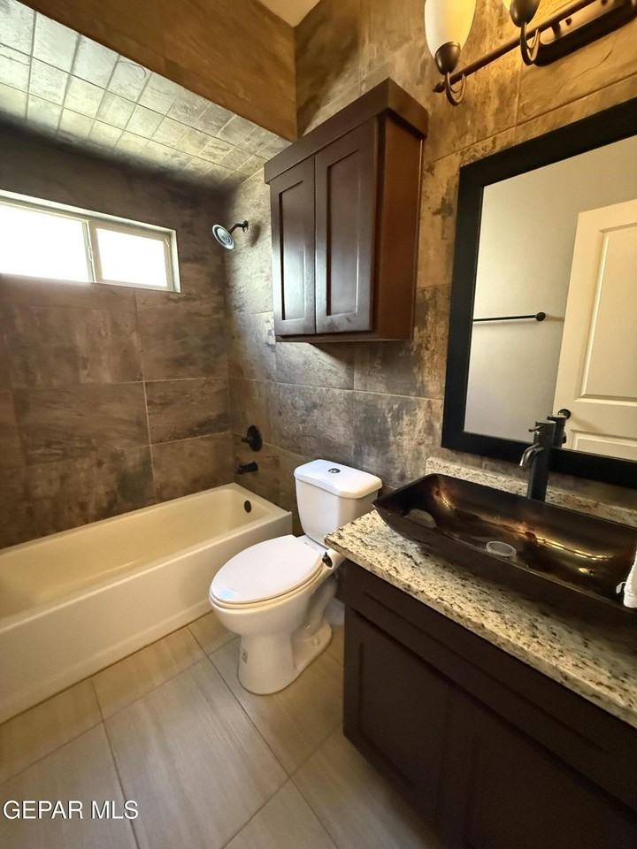 3873 Loma Dante Dr - Photo 4 of 27